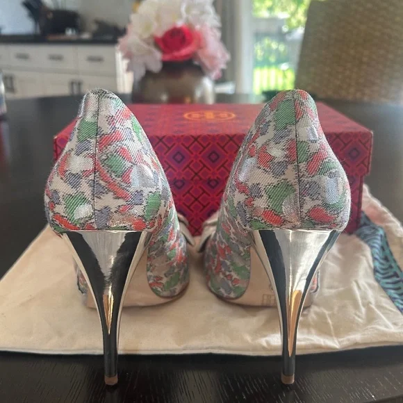 🌺 NEW 🌺 Tory Burch Legacy Paisley Lurex Jacquard Bow Pumps - Picture 4 of 7